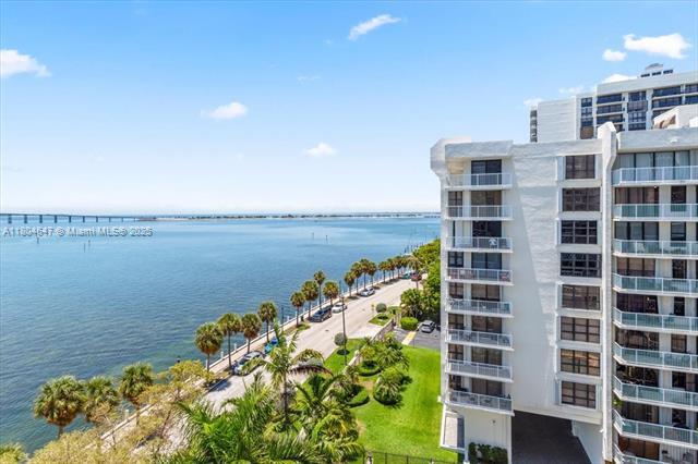 Building Photo - 1430 Brickell Bay Dr