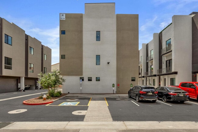 Building Photo - 4220 N 32nd St