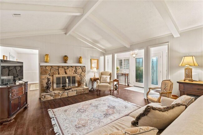 Building Photo - 4040 Summit Dr