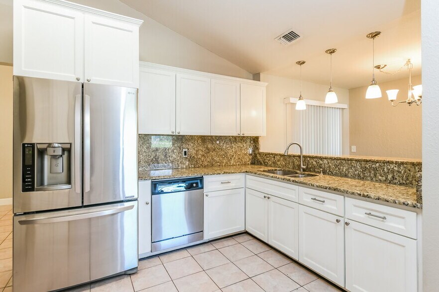 Building Photo - 264 Daisy Estates Dr