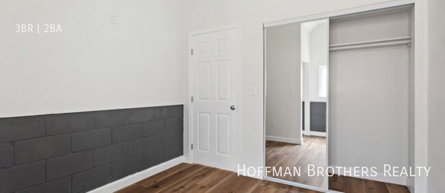 Building Photo - 5507 S Manhattan Pl