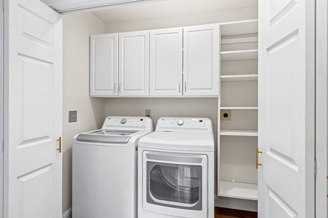 Building Photo - 25 W Central Ave