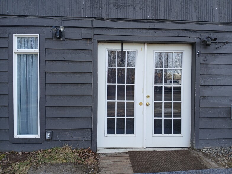Knock Knock - 7460 E Denelle St