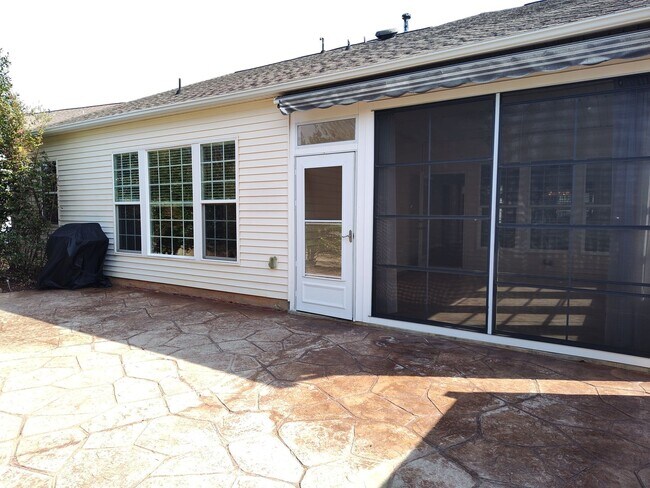 Building Photo - 55 + Senior Community Ranch Style Home  Located in the Exclusive Resort-Style Community of Sun Ci...