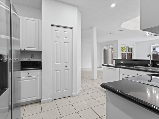 Building Photo - 11186 NW 73rd Terrace