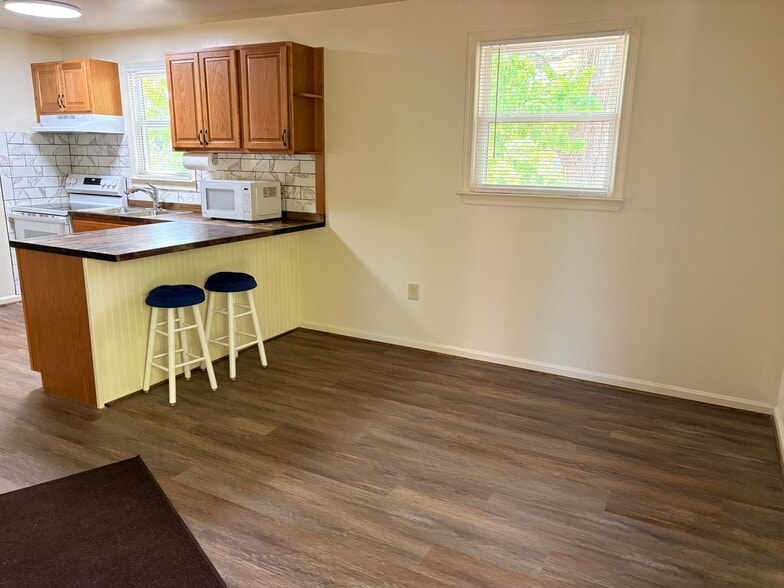 Building Photo - 6247 Jefferson Park Rd