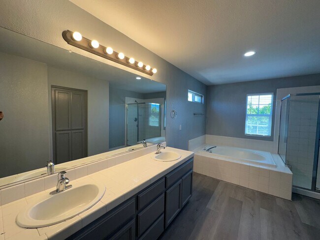 Building Photo - 1435 Lever Blvd