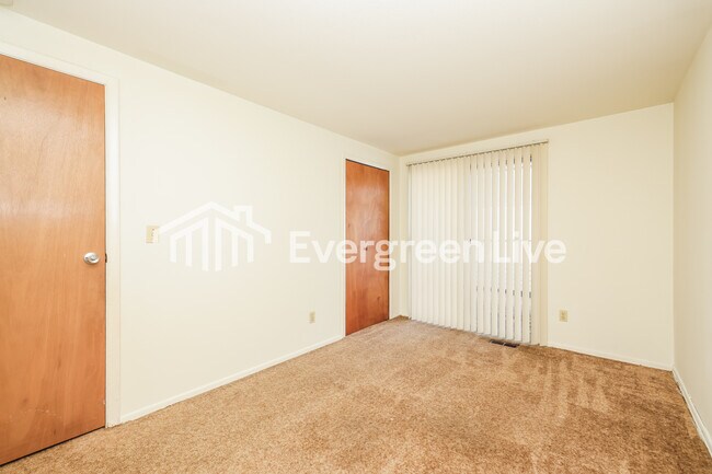 Building Photo - 5630 Troy Villa Blvd