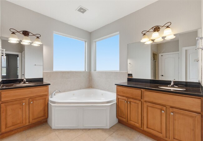 Building Photo - 408 Eichwurzel Ln