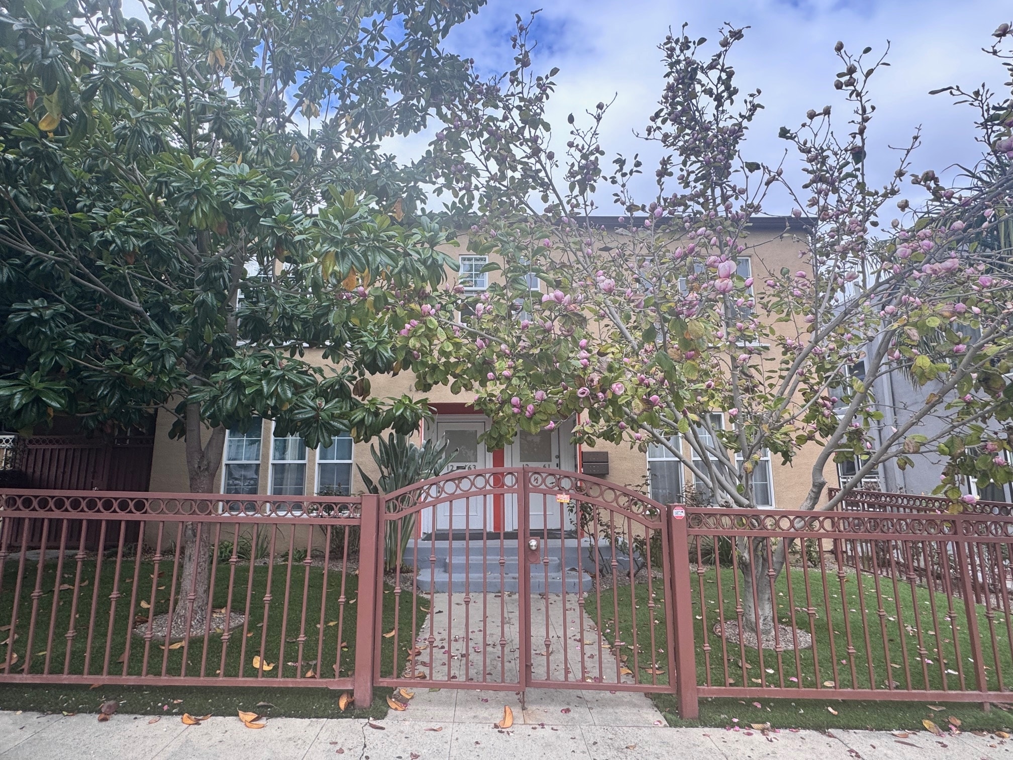 Front of property - 1261 1/2 S Plymouth Blvd