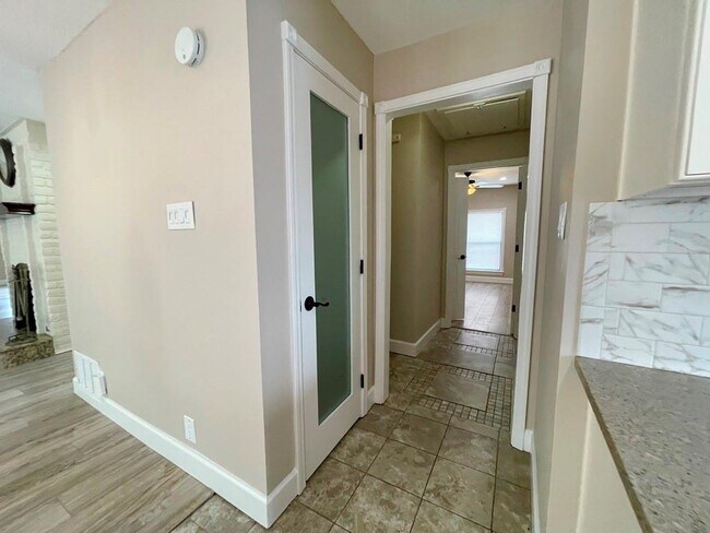 Building Photo - 710 Andover Dr