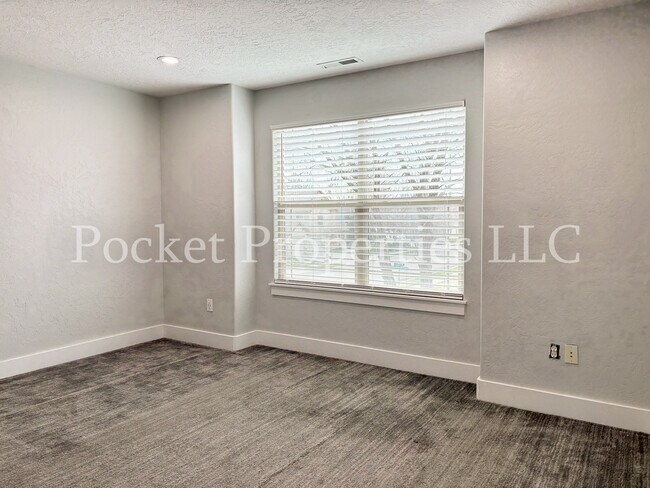 Building Photo - 874 E Forest Ridge Ct