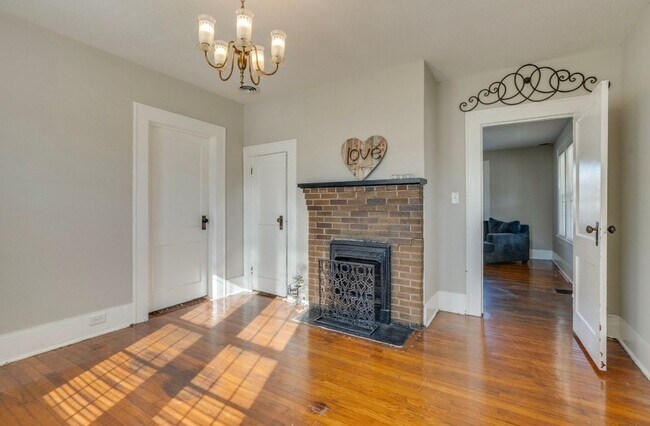 Building Photo - Charming updated Home 3bd/1ba   Kingsport TN