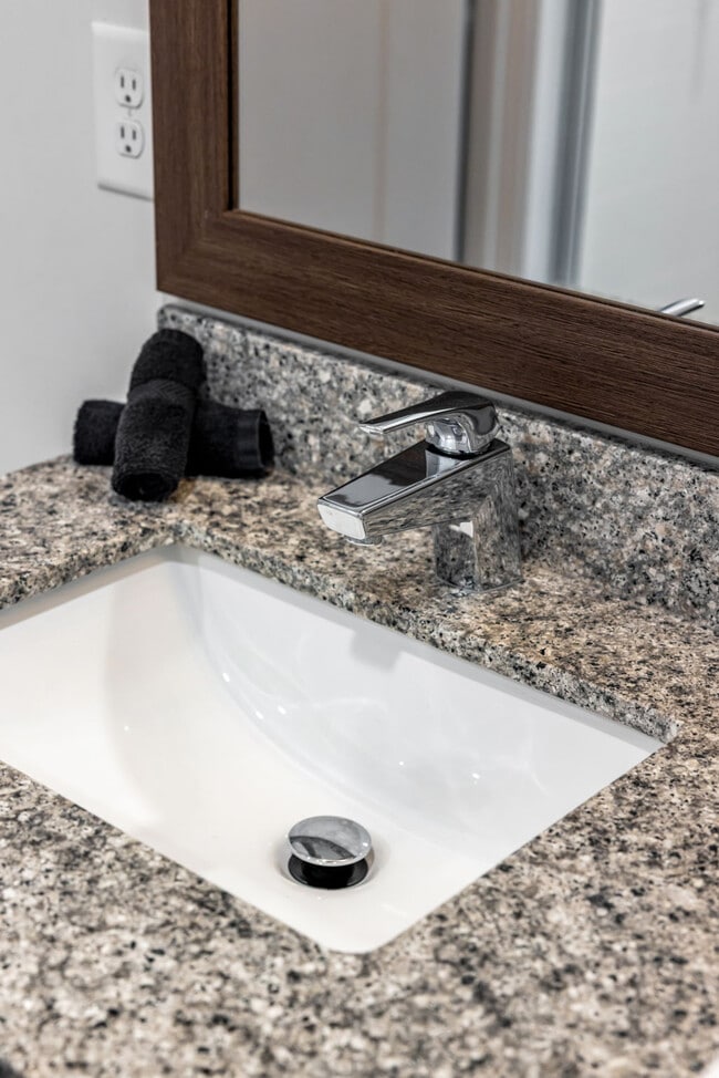 Building Photo - 1270 Spring St NW