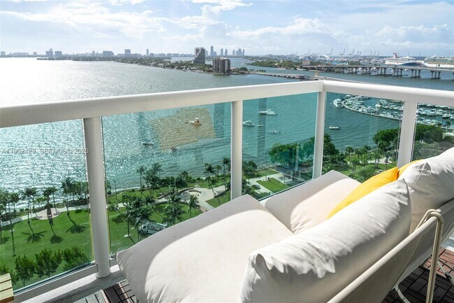 Building Photo - 1800 N Bayshore Dr