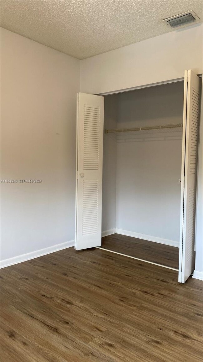 Building Photo - 543 Racquet Club Rd