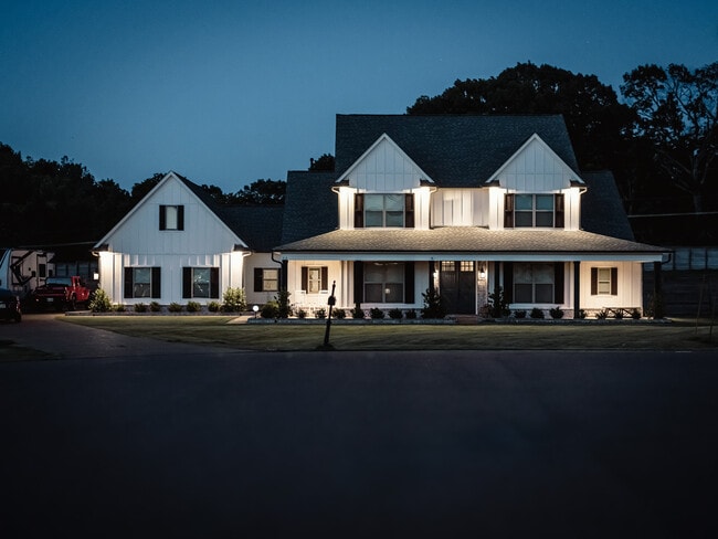 Building Photo - 918 Woodford Cv E