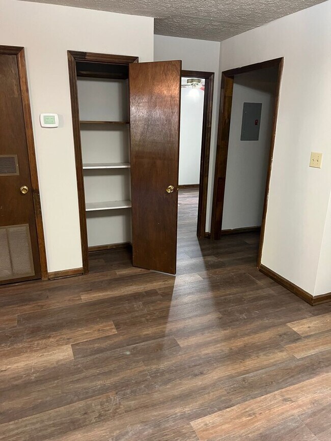 Building Photo - East Athens Duplex For Rent!