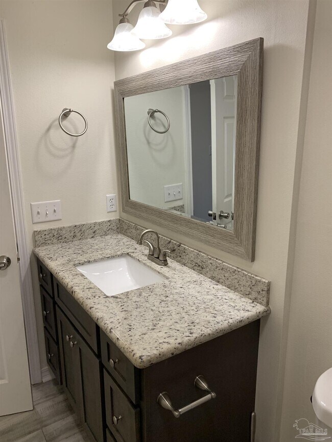 Building Photo - 4003 Lochmoor Dr