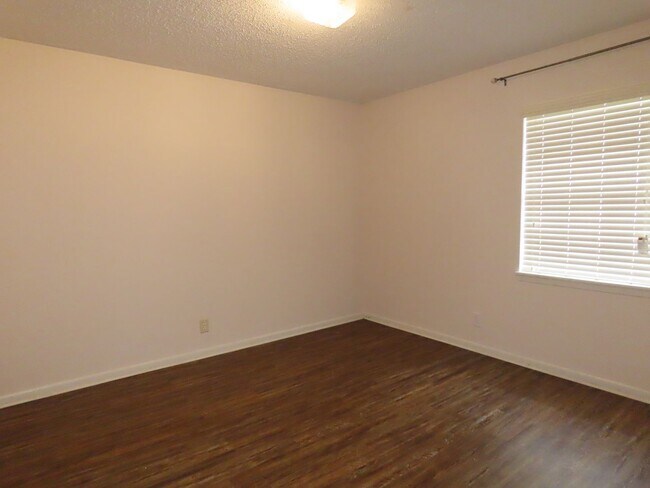 Building Photo - South Tyler! Beautiful 4 Bedroom, 3 Bath House