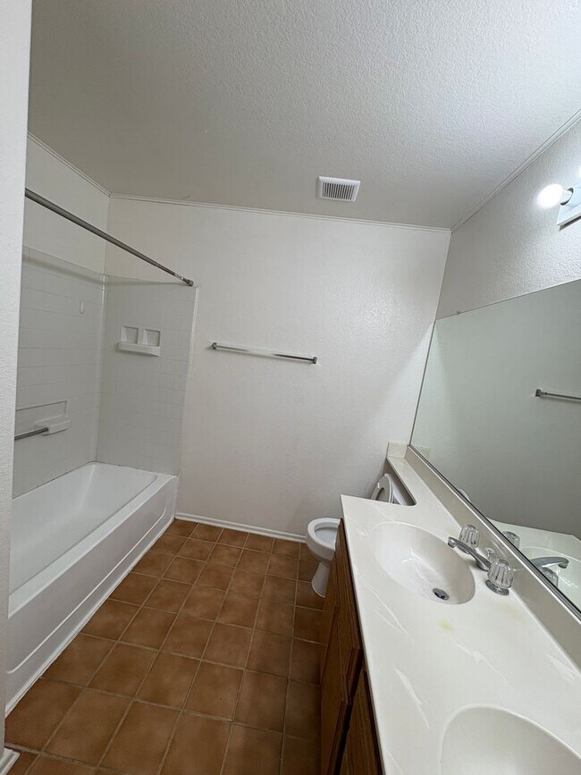 Building Photo - 14333 La Crescenta Ave