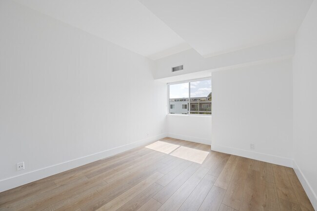 Primary Bedroom - 1155 N La Cienega Blvd