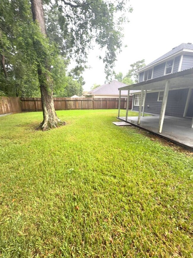 Building Photo - 2106 Lexington Woods Dr