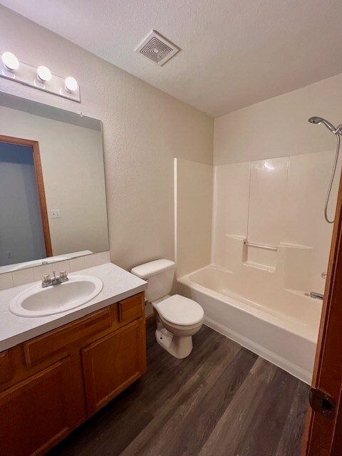 Upper Bathroom - 404 Emerald Ct