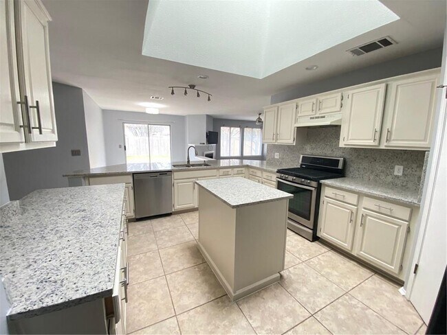 Building Photo - 16916 Dorman Dr