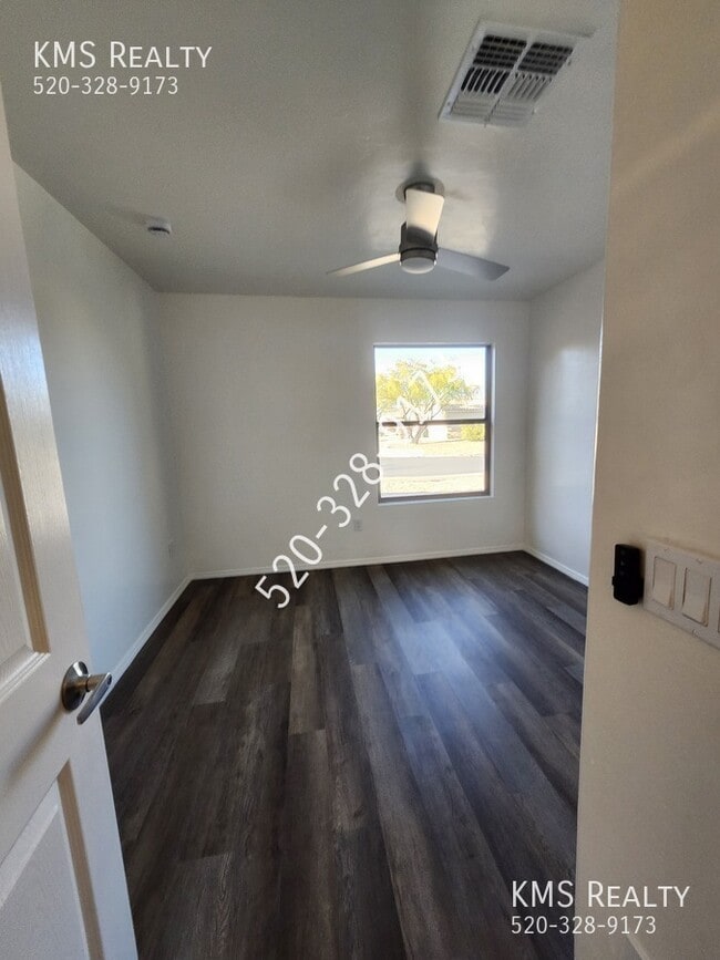 Building Photo - 6603 E Ladonna Ln