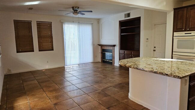 Building Photo - 5012 Crest Dr