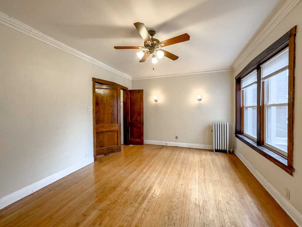 Building Photo - 4404 N Winchester Ave