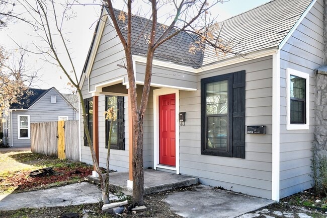 Building Photo - 1707-B Main St