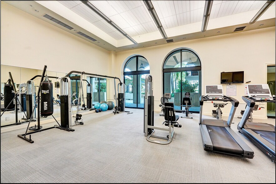 Building Photo - 1300 Ponce de Leon Blvd