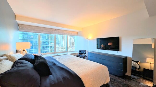 Building Photo - 301 Mission St