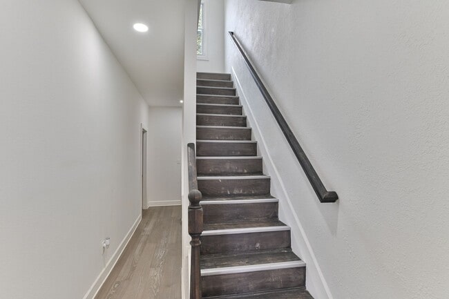 Building Photo - 4 Bedroom Single Family Home on Susquehann...