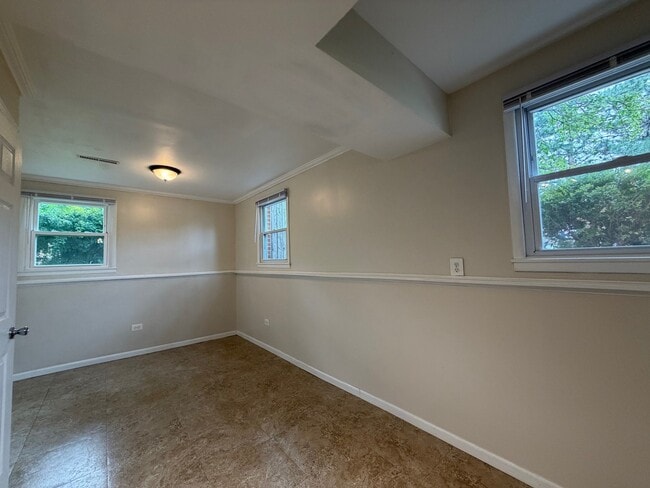 Building Photo - 5S481 Glenoban Dr