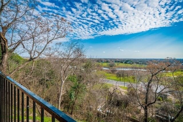 Building Photo - 2803 Crest Ave