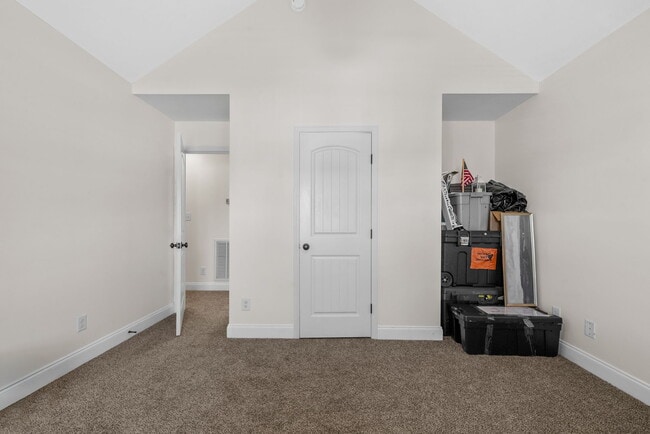 Building Photo - 420 N Magnolia Dr