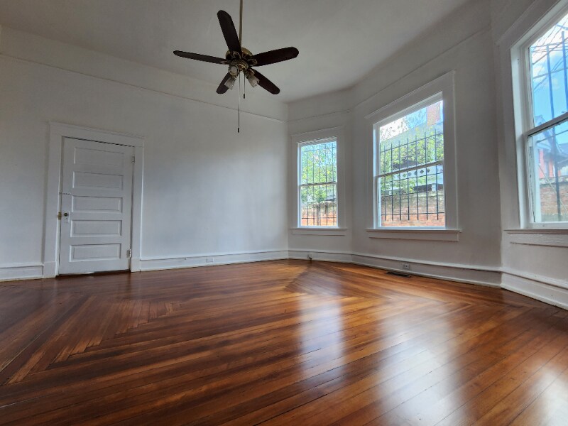 Building Photo - 106 S Bayou St