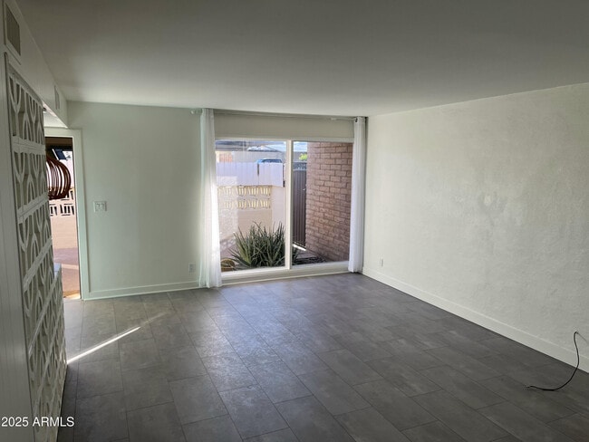 Building Photo - 3713 E Glenrosa Ave