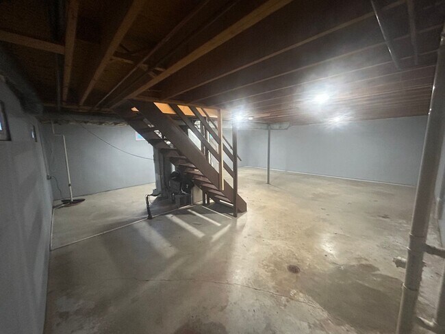 Building Photo - 603-605 Woodbine Ave