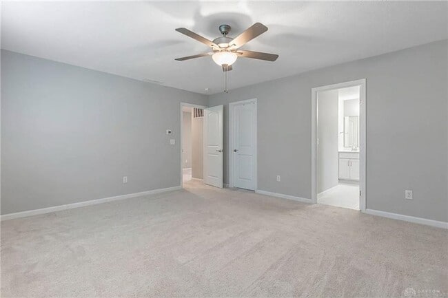 Building Photo - 225 Pointe Oakwood Way