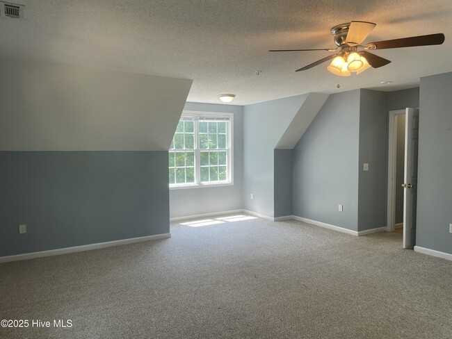 Building Photo - 151 Bayshore Dr