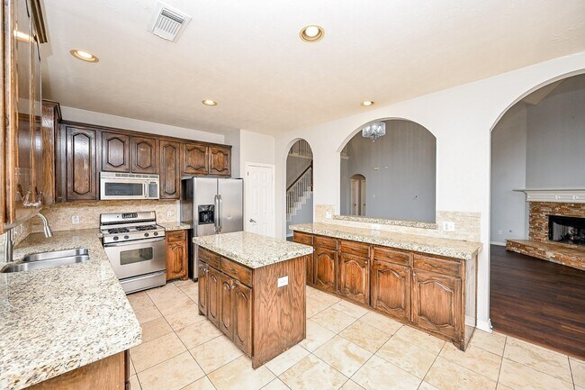 Building Photo - 8135 Cove Timbers Ln