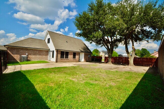 Building Photo - 16402 Gold Ridge Ln