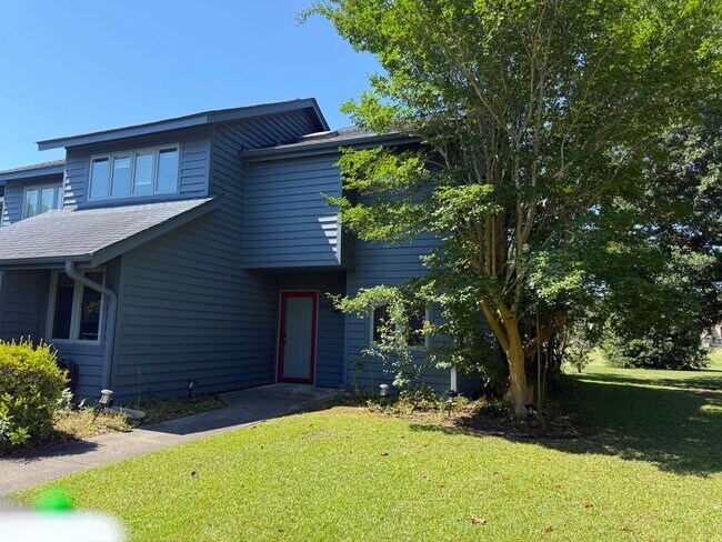 Building Photo - Beautiful 2 bedroom 2 bath unfurnished Townhome - Olde Point Golf Course - Hampstead
