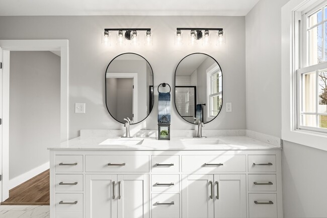 Building Photo - 102 Dogwood Ln