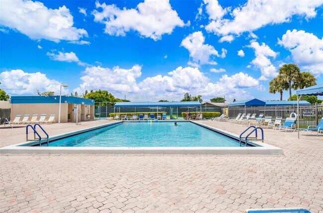 Building Photo - 5250 Las Verdes Cir