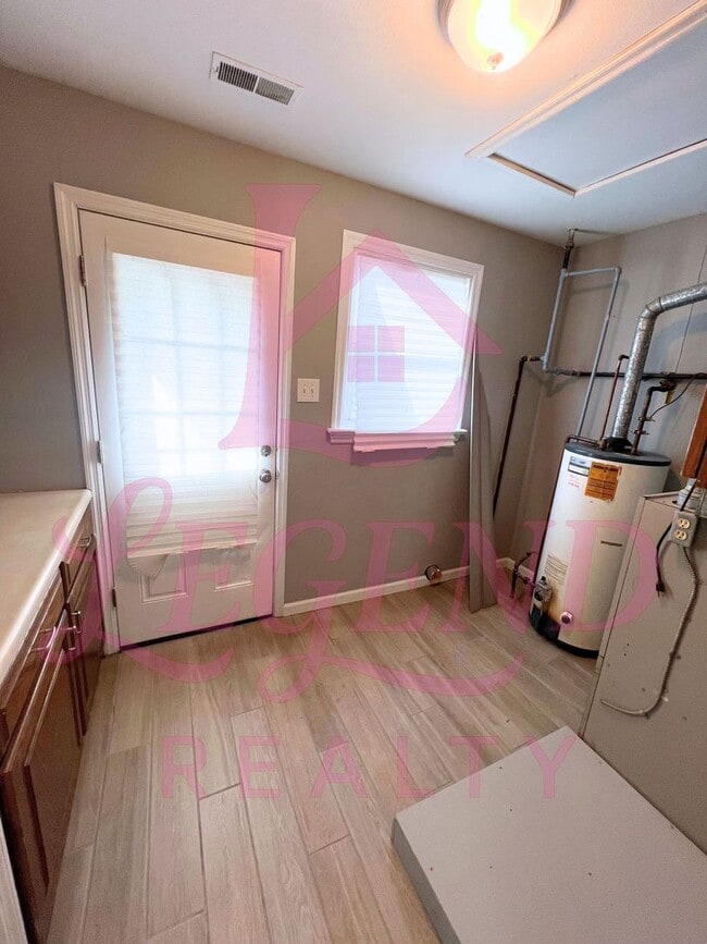 Building Photo - Move-In Ready 2-Bedroom Gem in Florissant